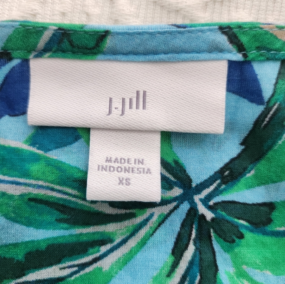 J. Jill Top Soft Cotton Green and Blue Leaf Print - Picture 3 of 9